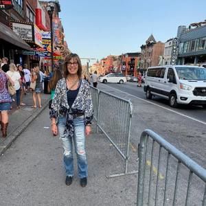 Meet your Posher, Julie